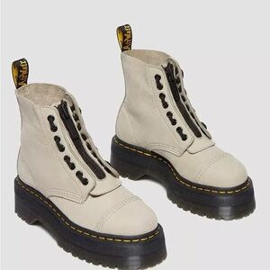 Dr. Martens Sinclair Leather Boot Cream Size 9